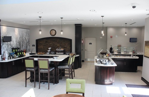 Miamisburg Wohnung | Estudio equipado | Wi-Fi gratis, desayuno diario gratuito + acceso a la piscina