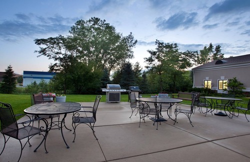 Half Day Wohnung | Ausgestattetes Studio mit kostenlosem WLAN, Zugang zum Pool und kostenlosem Frühstück