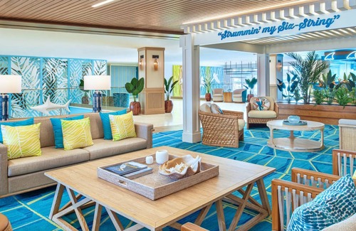 I-435 West KC-KS Hotel | Escape to Island Vibes in a Kansas City Retreat w/Swimming Pool & Pet Friendly