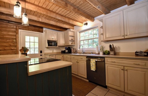 St. Michaels Kabine | Log Cabin, Woodland Retreat, Family & Pet-Friendly-St. Michaels