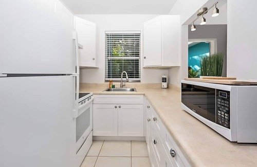 South Lake Haus | Escape to Ocean Breeze Home - A relaxing atmosphere with stylish beach-themed décor