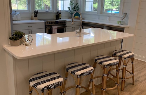 Kelleys Island Hütte | Escape to our Kelleys Island cottage: where comfort meets tranquility.