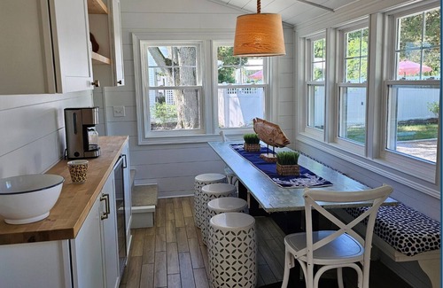 Kelleys Island Hütte | Escape to our Kelleys Island cottage: where comfort meets tranquility.