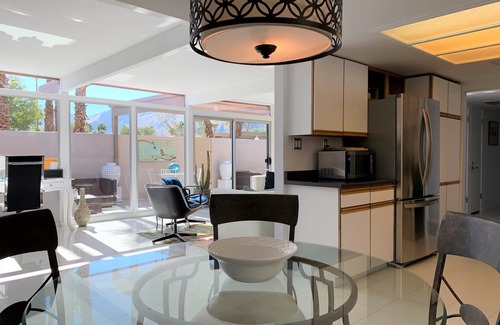 Racquet Club Estates Eigentumswohnung | Entfliehen Sie nach Palm Springs Paradise