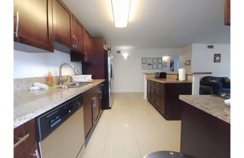 Riverside Park Haus | Escape to Paradise! Enjoy a Relaxing Vacation - B2