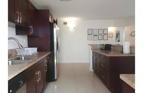 Riverside Park Haus | Escape to Paradise! Enjoy a Relaxing Vacation - B2