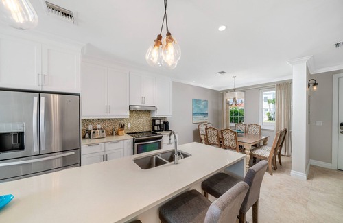 Palm Cay Haus | Escape to Paradise at Oceanfront Dreams - Your Idyllic Coastal Haven!
