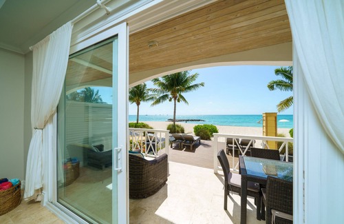 Palm Cay Haus | Escape to Paradise at Oceanfront Dreams - Your Idyllic Coastal Haven!