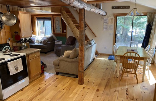 Nordman Kabine | Escape to Priest Lake! Cabin in the woods! Air Conditioning and WiFi!!