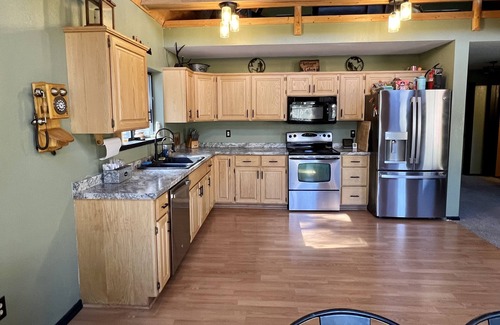 Mammoth Creek Kabine | Escape to serenity! Quiet, breathtaking views, and access to public land.