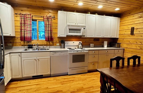 L'Anse Kabine | Escape to this peaceful cabin, perfectly situated directly on Huron Bay!