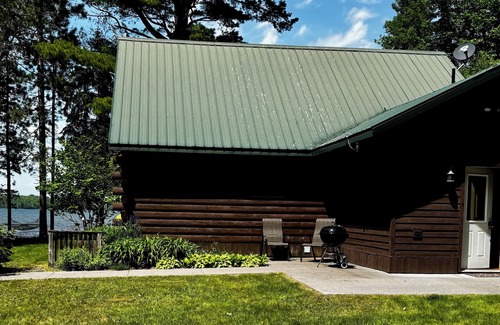 L'Anse Kabine | Escape to this peaceful cabin, perfectly situated directly on Huron Bay!