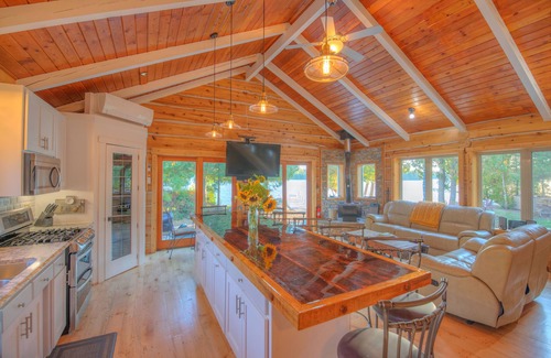 Baileys Harbor Haus | Kangaroo Lake Water Frontage, großartige Lage für Familien!