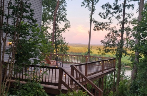 Morris Chapel Haus | Escape to Tranquility: Scenic Tennessee River Cabin Retreat