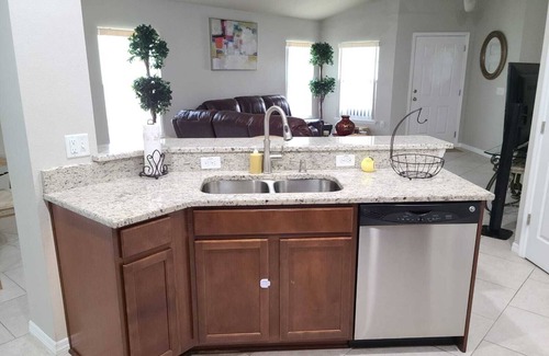 Deltona Lakes Haus | "Escape to Your Private Oasis: Experience Comfort and Luxury in Our Home"