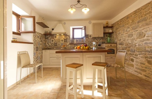 Carpegna Haus | Entfliehen Sie mit Pool und WLAN