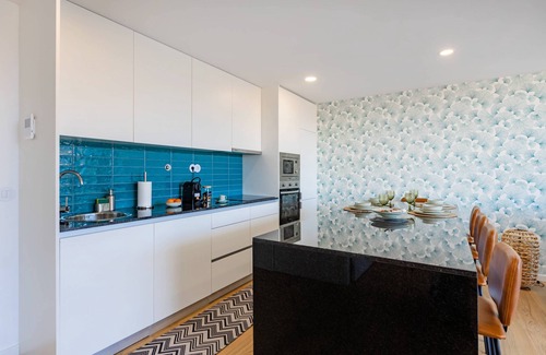Espinho Wohnung | Espinho Sunny Vibes & Balcony with Pool
