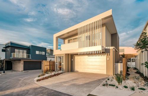 Peregian Beach Haus | Essence Peregian Beach Resort - Saltbush 5 Bedroom Luxury Home with Private Pool