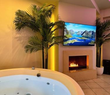 Stomio Wohnung | Etherial Suite with Mountain View Fireplace & Indoor Jetted Tub