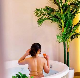 Stomio Wohnung | Etherial Suite with Mountain View Fireplace & Indoor Jetted Tub