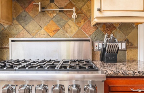 Viewpoint Haus | EV Charger Walk to Lake/ Minutes from Marymoor/Downtown/Seattle