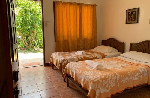 Basdiot Hotel | Eve's Kiosk Dive Resort