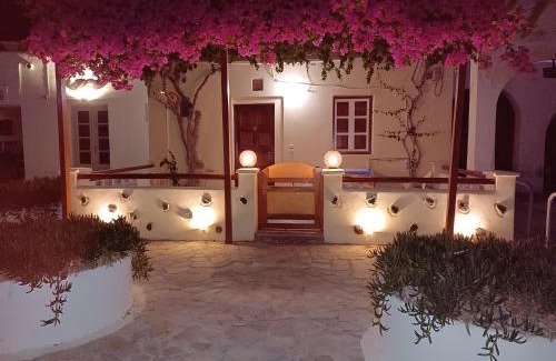 Perissa Haus | Evelina Beach Pension for Couples or Families a breath away from the Black Beach offer plenty of accommodation type to suit every traveler's needs-Economic Rooms-Thematic Rooms-Design Rooms-Kitchenette Rooms-Studios-Small Apartments