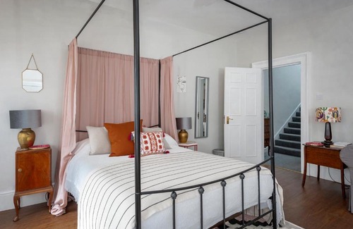 Bath City Centre Haus | Evelyn House Central Bath Contemporary Art Townhouse