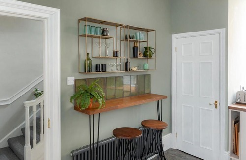 Bath City Centre Haus | Evelyn House Central Bath Contemporary Art Townhouse