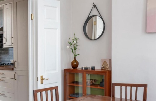 Bath City Centre Haus | Evelyn House Central Bath Contemporary Art Townhouse