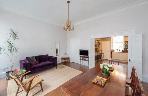 Bath City Centre Haus | Evelyn House Central Bath Contemporary Art Townhouse