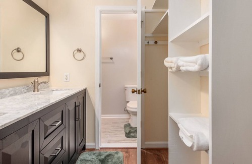 Woodbridge Haus | EVEREADY PARADISE VILLA, USA