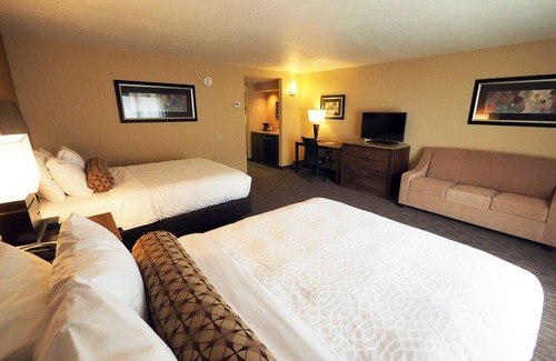 Cadillac Hotel | Evergreen Resort