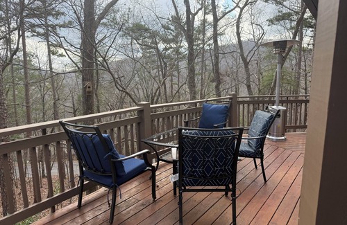 Big Canoe Kabine | Evergreen treehouse in Big Canoe