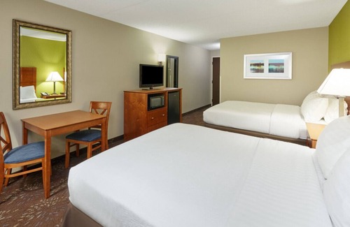 Matteson Haus | Everything You Need for Your Illinois Trip! 3 Classy Units, Free Parking, Dining