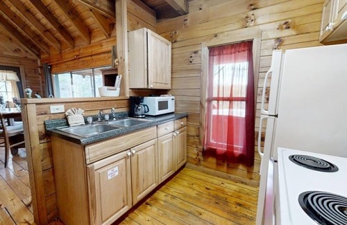 Townsend Kabine | Evie's Mountain Castle by RedAwning