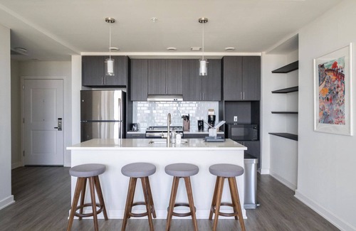 McLean Wohnung | Excellent Fairfax 2BR w/ Pool & Elevator, nr Bus Stops, by Blueground