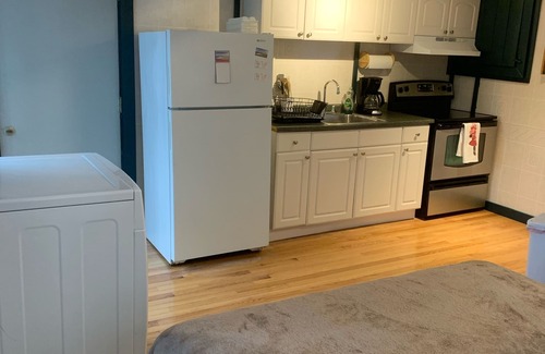 Ogunquit Hütte | Excellent Location and Value! 1/2 Mile walk to the Beach