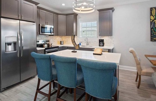 Mid-City Haus | Exception Up-class Living! Book Today!