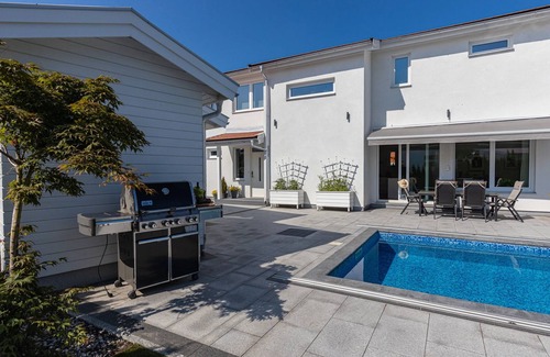 Jarfalla Municipality Villa | Exclusive accommodation with pool & fireplace