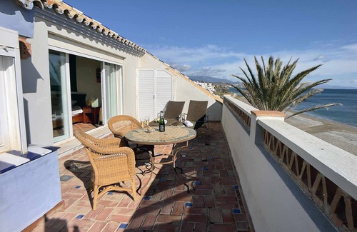Bahia de Casares Wohnung | Exclusive Beachfront Duplex Penthouse, La Perla