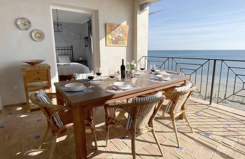 Bahia de Casares Wohnung | Exclusive Beachfront Duplex Penthouse, La Perla