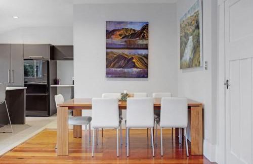 Birkenhead Haus | Executive Retreat minutes to Takapuna and CBD