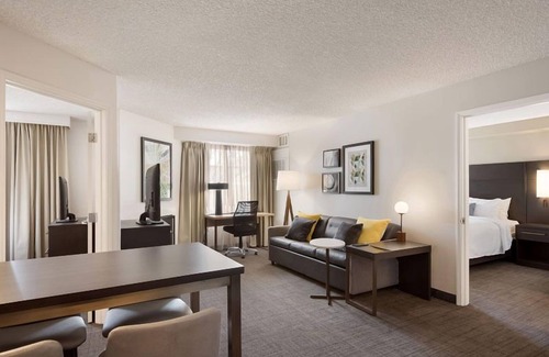 Reno/Tahoe Airport Resort | Exhilarating escapade! Unit with Fully-equipped Kitchen and FREE Breakfast!