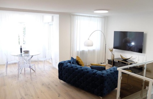 Golzheim Wohnung | Exklusive Wohnung 104 m2 direkt am Rhein 1 km von der Messe