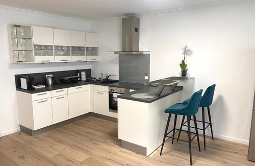 Golzheim Wohnung | Exklusive Wohnung 104 m2 direkt am Rhein 1 km von der Messe