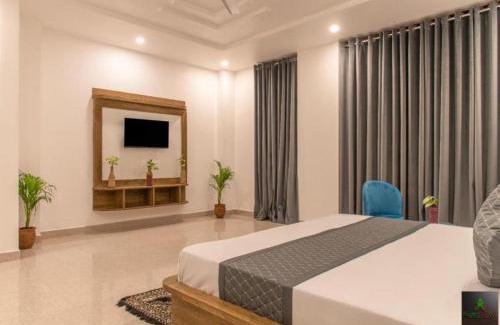 Dharampur Wohnung | Exotic Stays I The Classy Castle I Property of the year I Serviced Villa I Couple Friendly I Pvt Balcony I Open Air Terrace I Bonfire I Kasauli