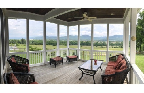 Elkton Haus | Weite Aussicht auf die Blue Ridge Mountains, das Tal und den Shenandoah River