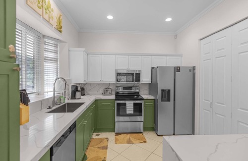 Herradura Eigentumswohnung | Modern bright Luxury Condo w/access to pool, gym and beach club.