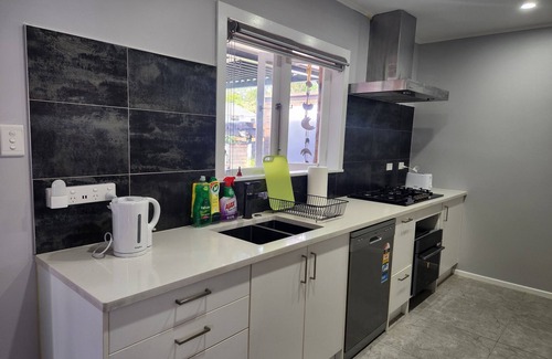 Titirangi Haus | Experience Comfort in Our 3-Bedroom Family Home